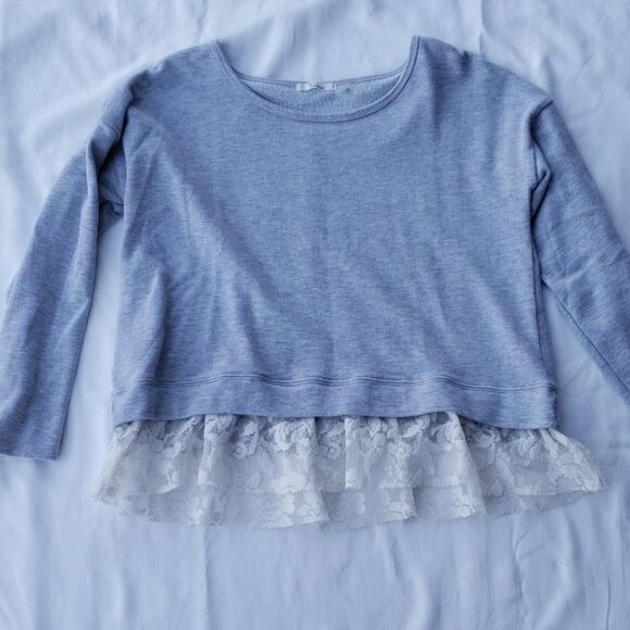 Adorable laced sweatshirt  - Picture 1 of 2